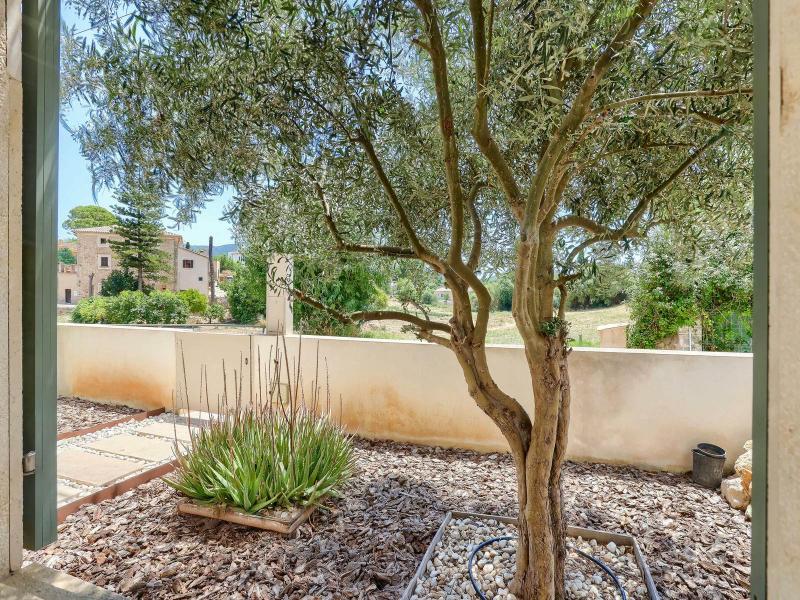 Elegant Renovated Villa for Sale in Calvià , 