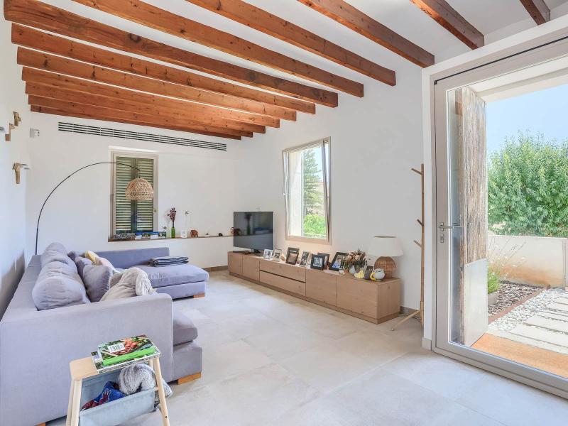 Elegant Renovated Villa for Sale in Calvià , 