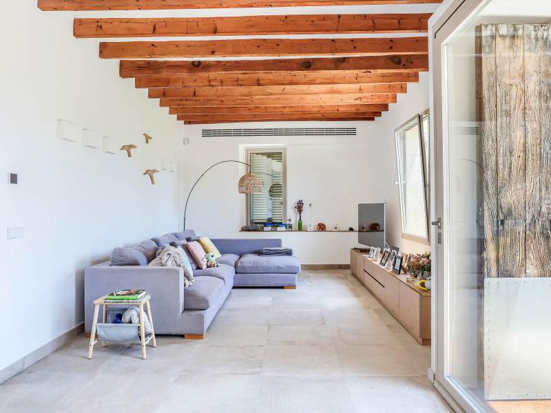 Elegant Renovated Villa for Sale in Calvià , 