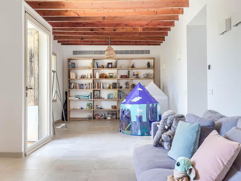 Elegant Renovated Villa for Sale in Calvià , 