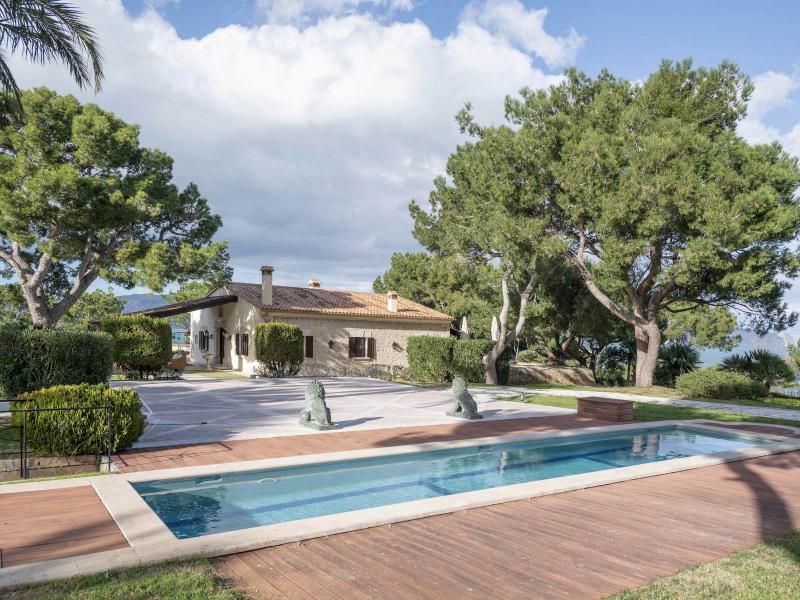 Beachfront Villa for Sale in Alcúdia – Mallorca , Alcudia Area 