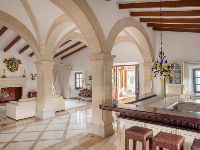 Beachfront Villa for Sale in Alcúdia – Mallorca , Alcudia Area 