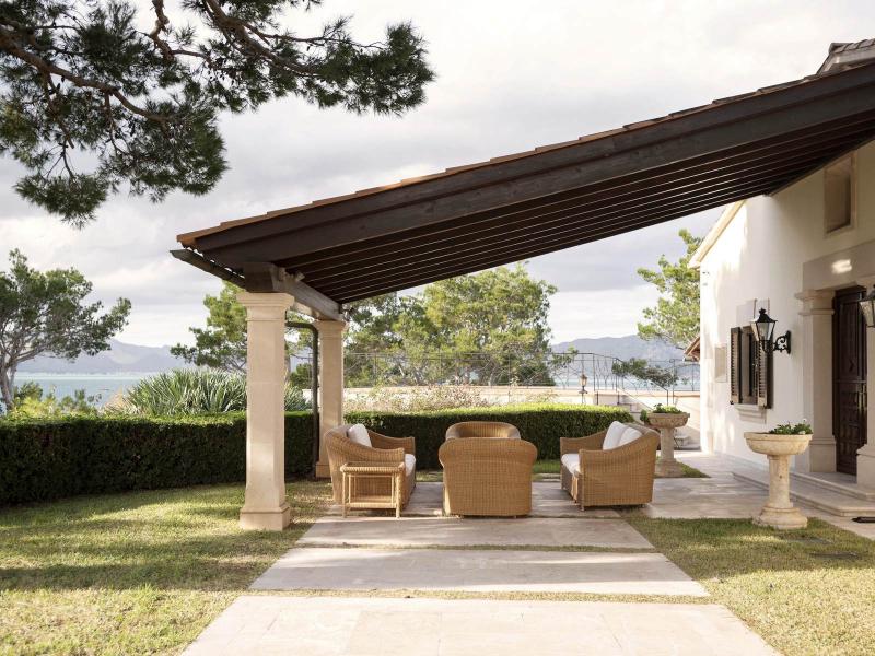 Beachfront Villa for Sale in Alcúdia – Mallorca , Alcudia Area 