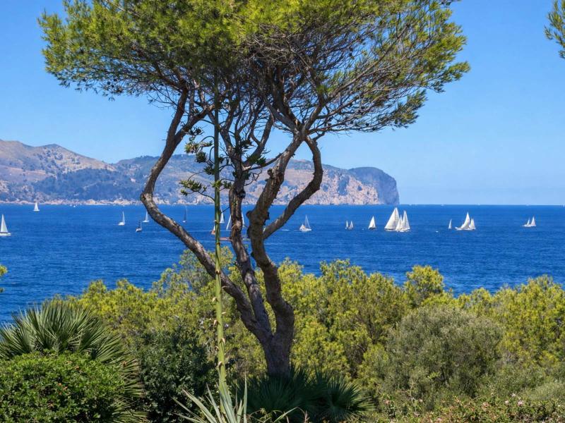 Beachfront Villa for Sale in Alcúdia – Mallorca , Alcudia Area 