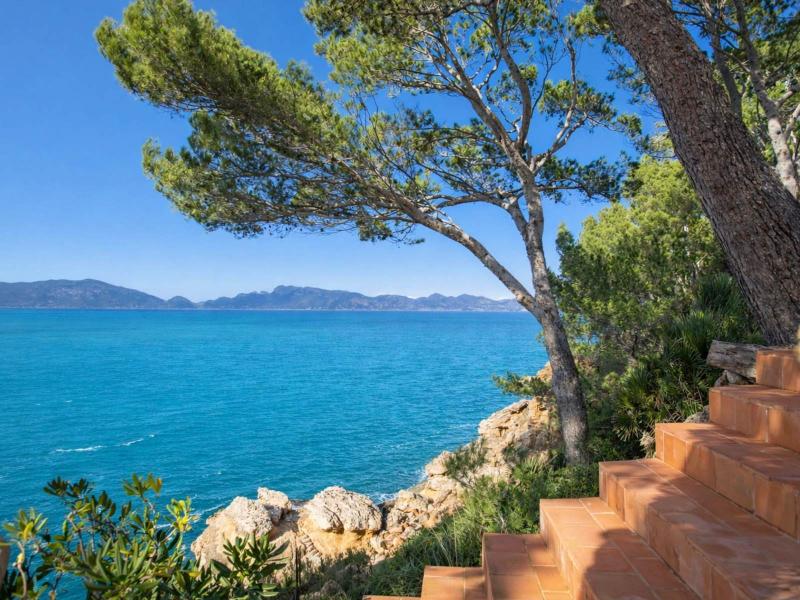 Beachfront Villa for Sale in Alcúdia – Mallorca , Alcudia Area 