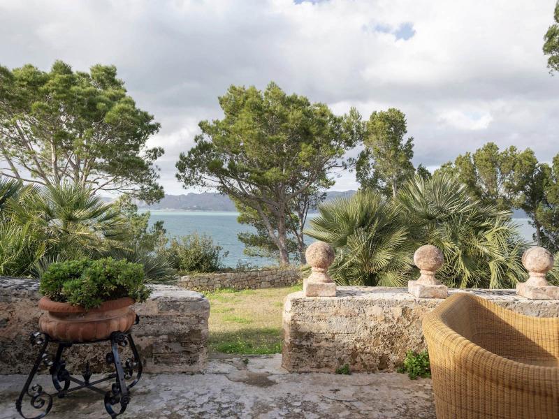 Beachfront Villa for Sale in Alcúdia – Mallorca , Alcudia Area 