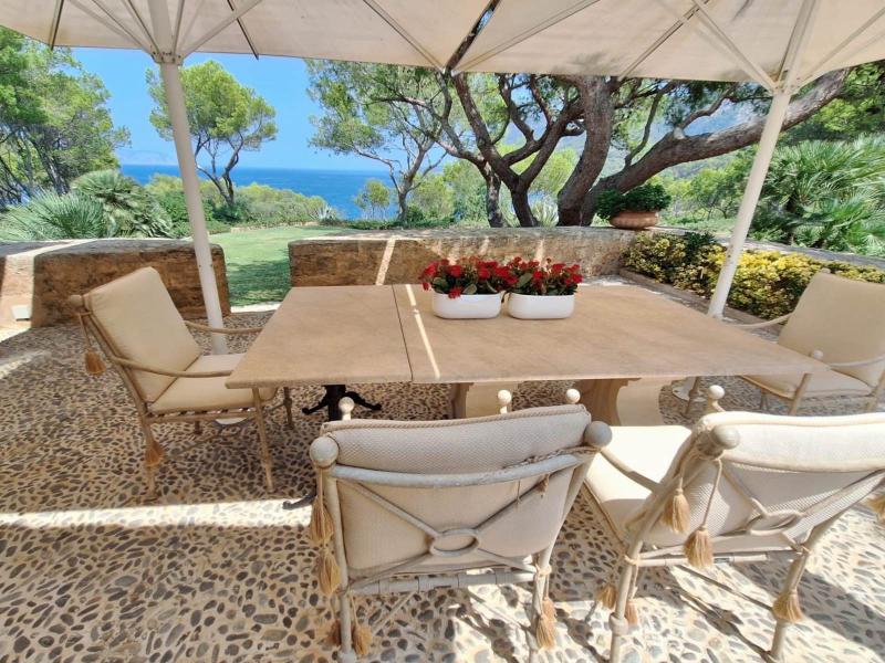 Beachfront Villa for Sale in Alcúdia – Mallorca , Alcudia Area 
