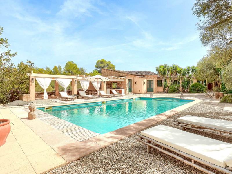 Private Villa with Guest Houses , 