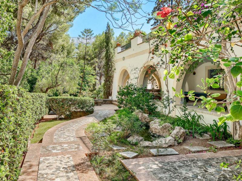 Villa for sale in Bendinat - , 