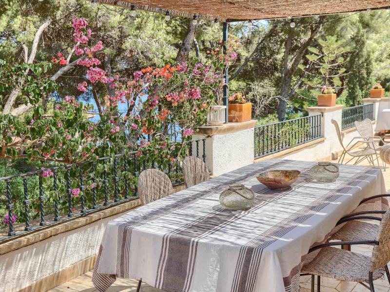 Villa for sale in Bendinat - , 