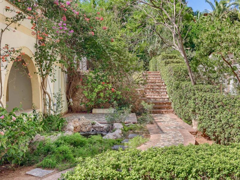 Villa for sale in Bendinat - , 