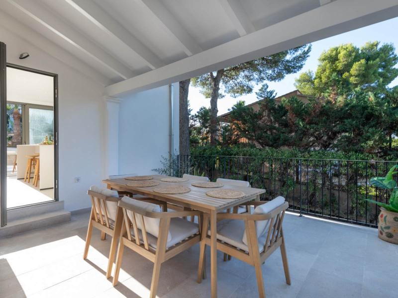 Contemporary 4-Bedroom Villa with Pool , 