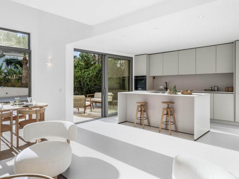 Contemporary 4-Bedroom Villa with Pool , 