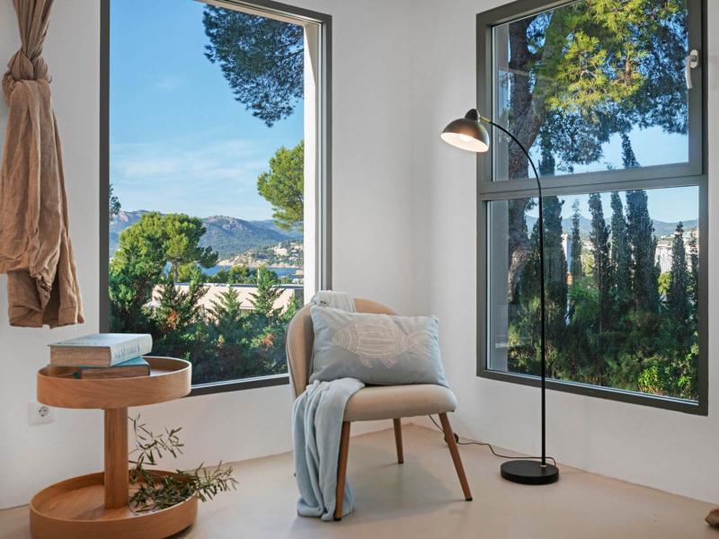 Contemporary 4-Bedroom Villa with Pool , 