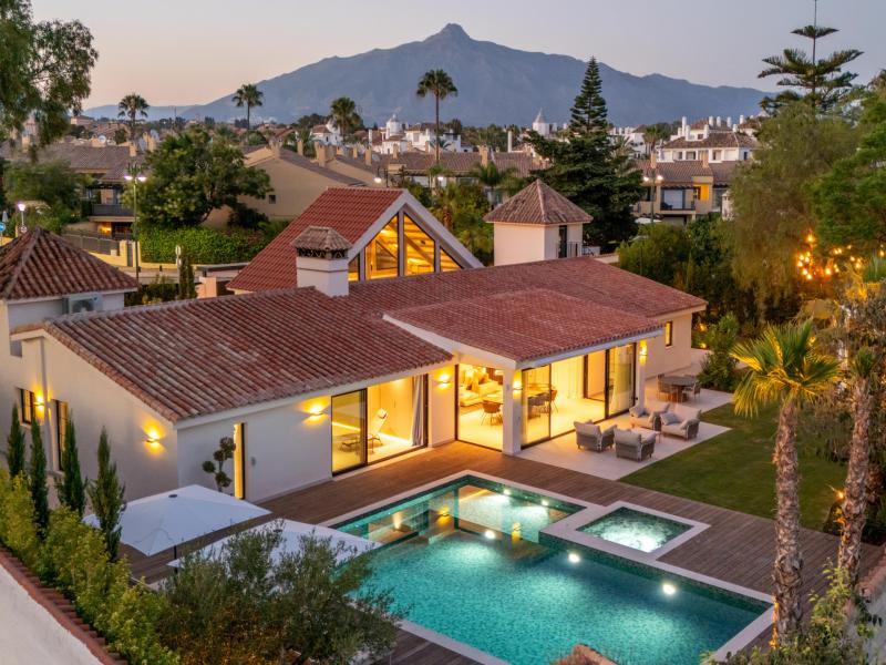 Contemporary Luxury Villa for Sale Near Puerto Banús, Marbella , Nueva Andalucia , Puerto Banus 
