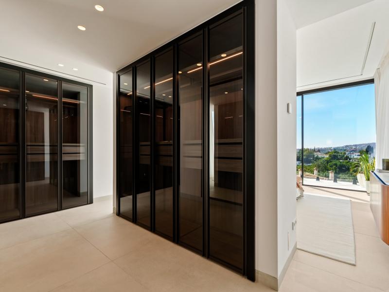Contemporary Luxury Villa for Sale in La Quinta, Marbella , Benahavis 