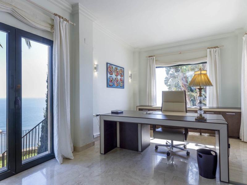 Mediterranean-Style Sea View Villa for Sale , Valencia 