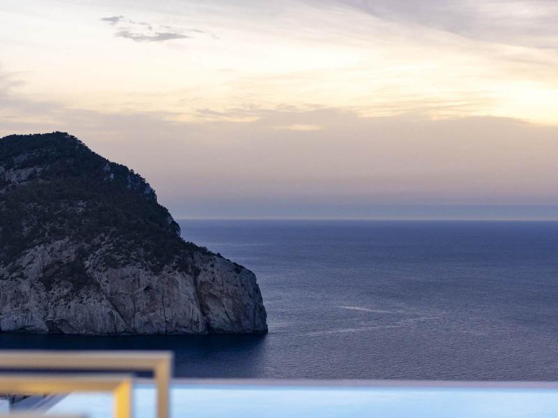 Minimalist 7-Bedroom Sea View Villa , North 