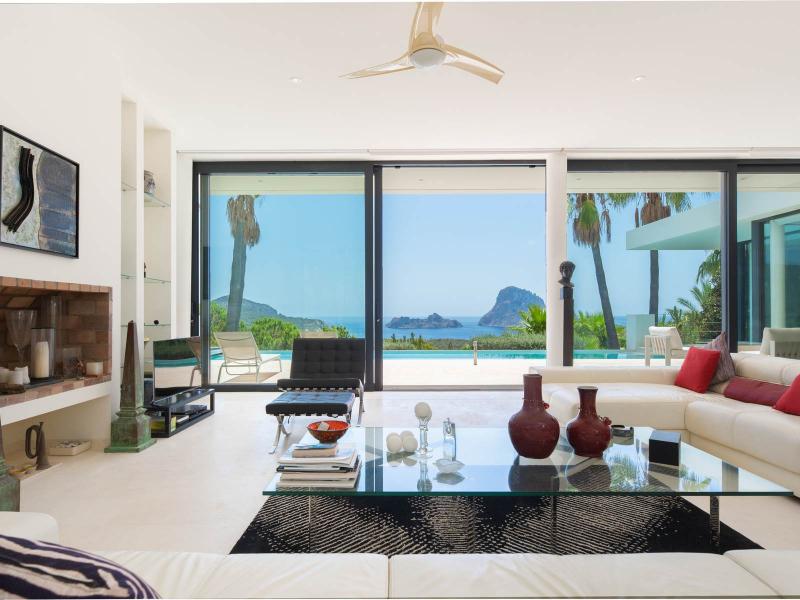 Modern Luxury Villa for Sale in Cala Carbo , Sant Josep de sa Talaia 