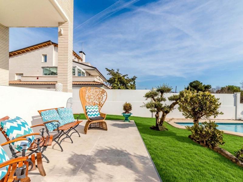 Semi-Detached Villa with Pool in Levantina, Sitges , Sitges 