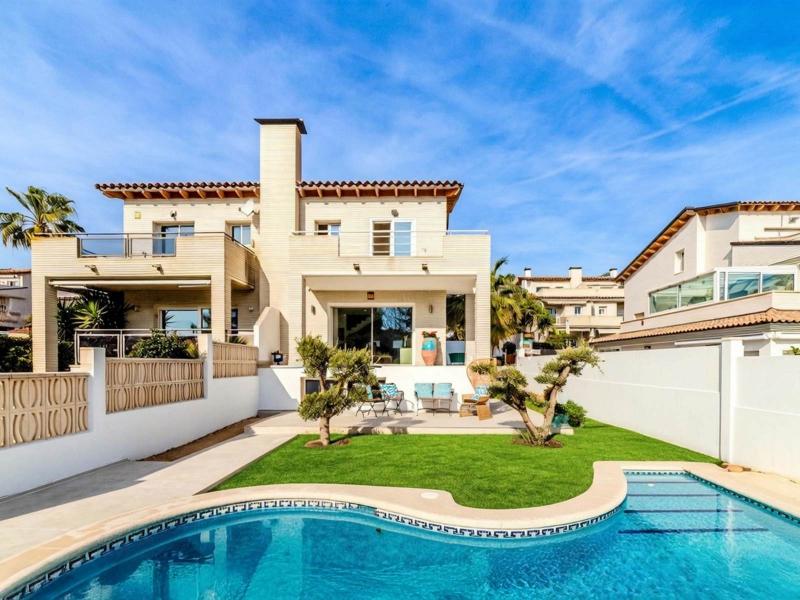 Semi-Detached Villa with Pool in Levantina, Sitges , Sitges 