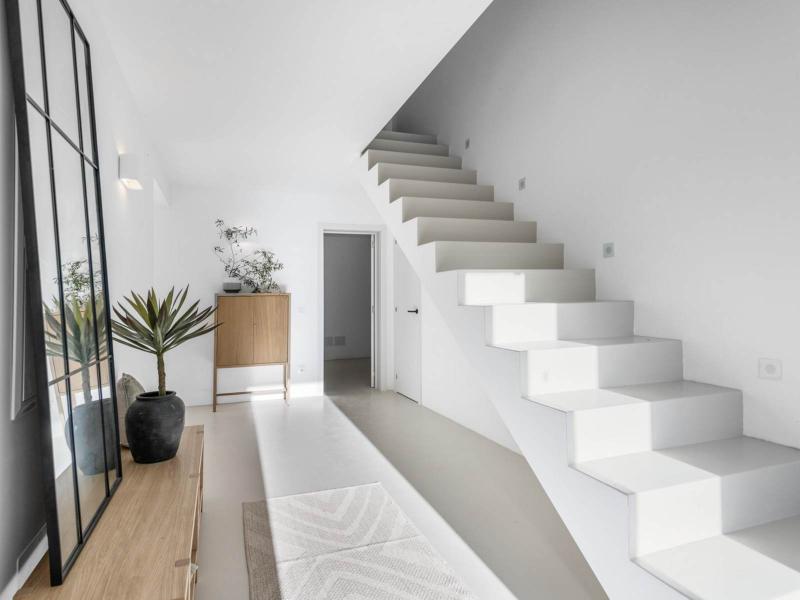 Contemporary 4-Bedroom Villa with Pool , 