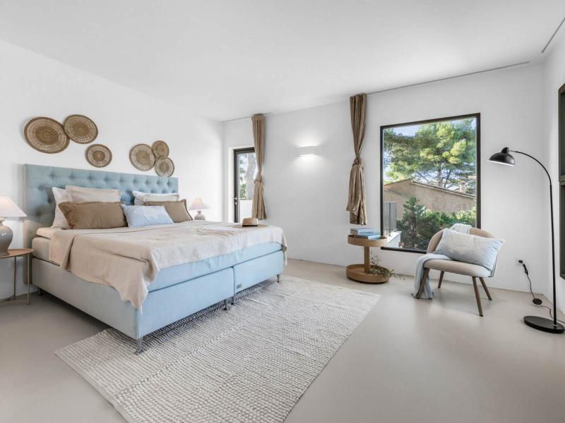 Contemporary 4-Bedroom Villa with Pool , 