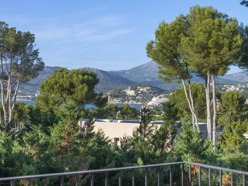 Contemporary 4-Bedroom Villa with Pool , 