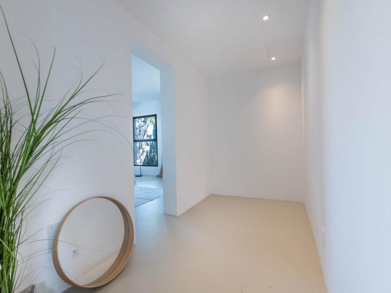 Contemporary 4-Bedroom Villa with Pool , 