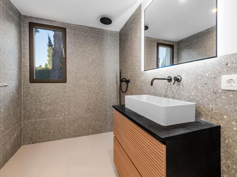 Contemporary 4-Bedroom Villa with Pool , 