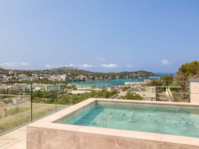 Luxury Seafront Apartments , 