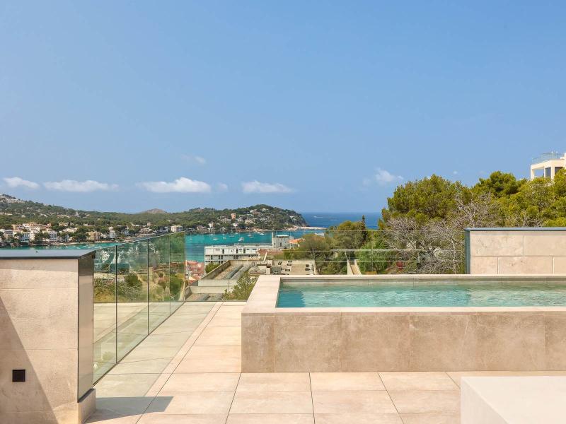 Luxury Seafront Apartments , 