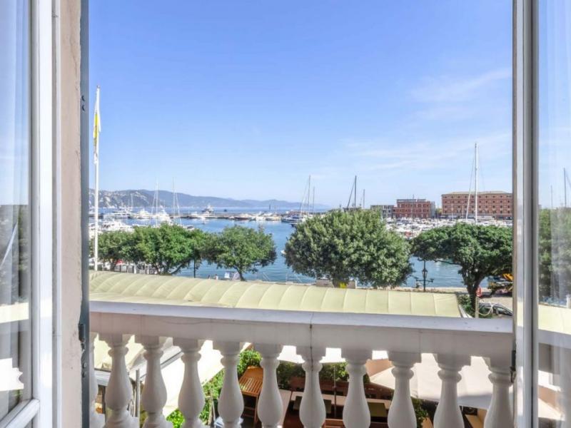 Prestigious Seafront Apartment for Sale , 