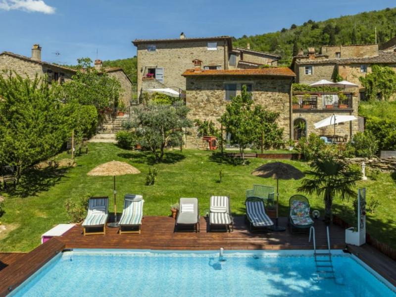 Restored Chianti Country House with Guest Cottage and Pool for Sale in Greve in Chianti , Tuscany 