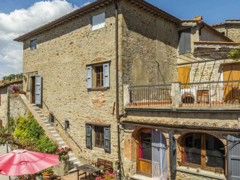 Restored Chianti Country House with Guest Cottage and Pool for Sale in Greve in Chianti , Tuscany 