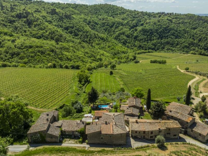 Restored Chianti Country House with Guest Cottage and Pool for Sale in Greve in Chianti , Tuscany 