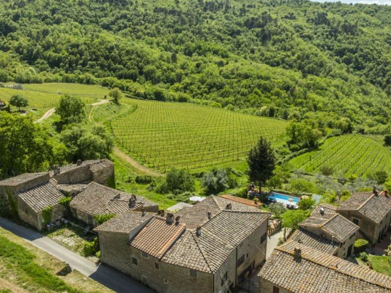 Restored Chianti Country House with Guest Cottage and Pool for Sale in Greve in Chianti , Tuscany 