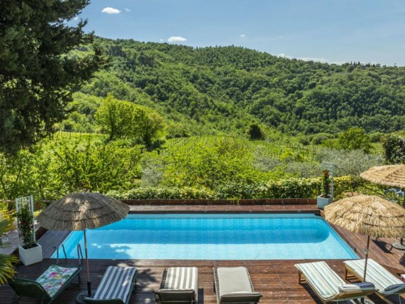 Restored Chianti Country House with Guest Cottage and Pool for Sale in Greve in Chianti , Tuscany 