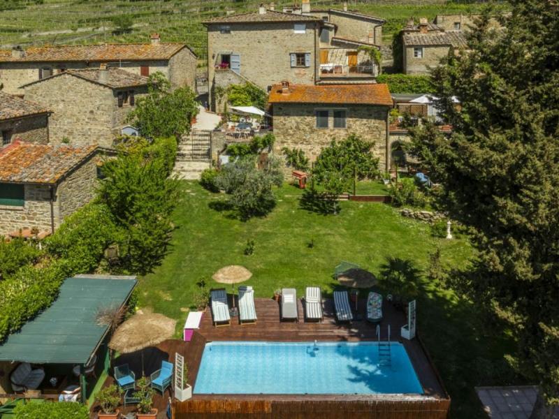 Restored Chianti Country House with Guest Cottage and Pool for Sale in Greve in Chianti , Tuscany 