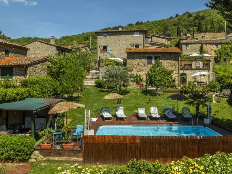 Restored Chianti Country House with Guest Cottage and Pool for Sale in Greve in Chianti , Tuscany 