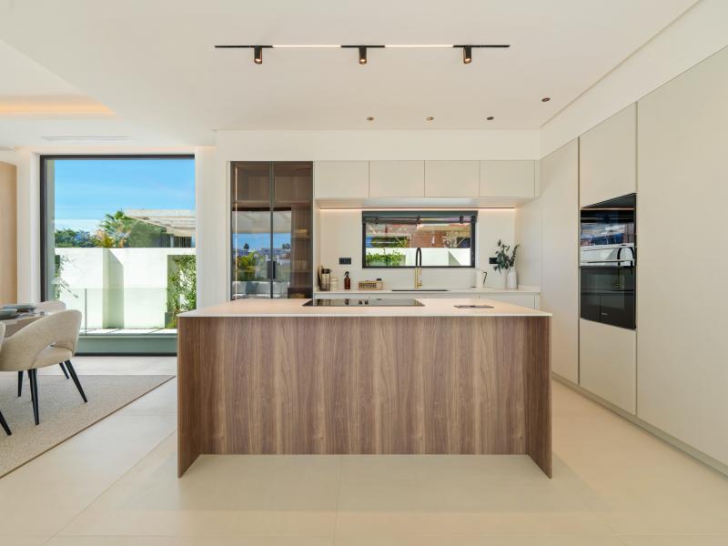 Contemporary Luxury Villa for Sale in San Pedro de Alcántara, Marbella , San Pedro 