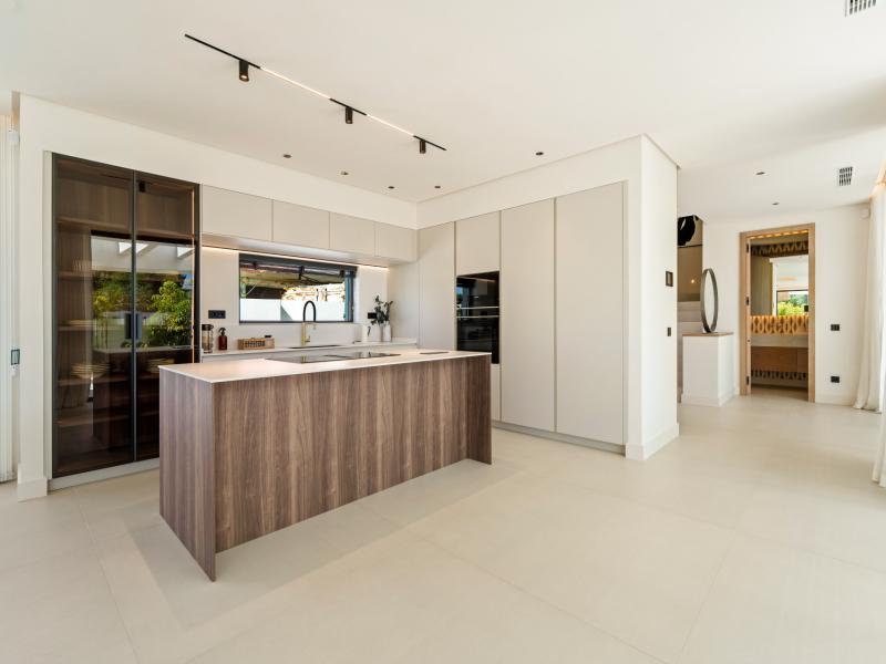 Contemporary Luxury Villa for Sale in San Pedro de Alcántara, Marbella , San Pedro 