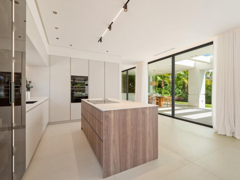 Contemporary Luxury Villa for Sale in San Pedro de Alcántara, Marbella , San Pedro 