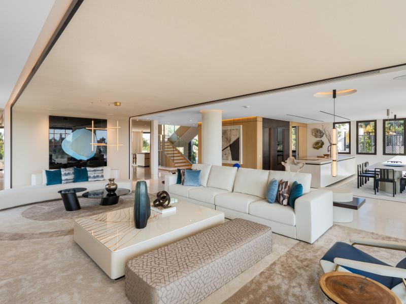 Ultra-Luxury Contemporary Villa for Sale in Marbella Hill Club , Marbella 