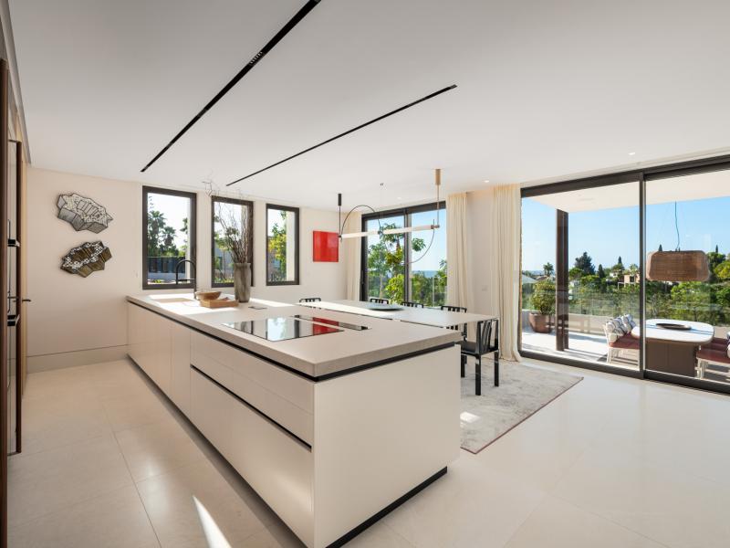 Ultra-Luxury Contemporary Villa for Sale in Marbella Hill Club , Marbella 