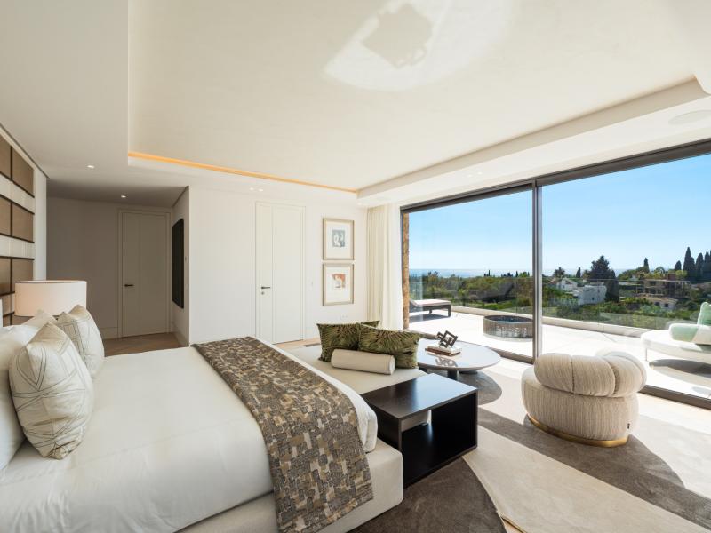 Ultra-Luxury Contemporary Villa for Sale in Marbella Hill Club , Marbella 