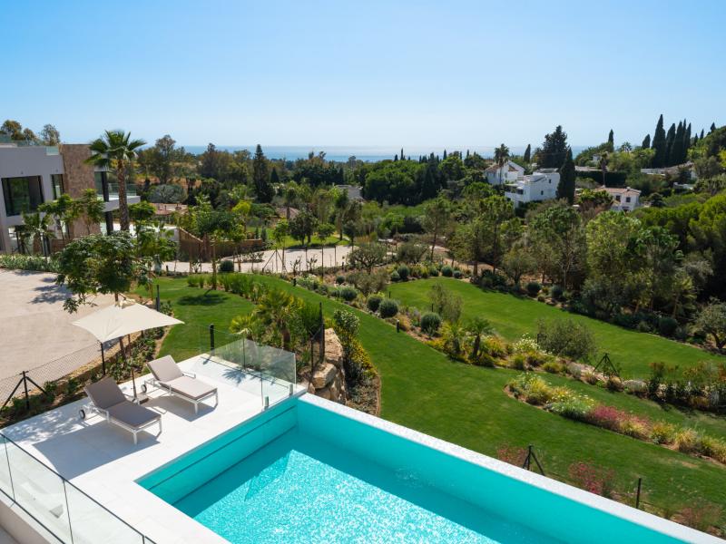 Ultra-Luxury Contemporary Villa for Sale in Marbella Hill Club , Marbella 