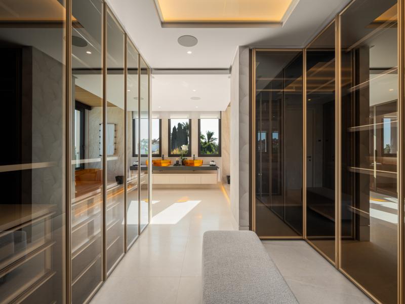 Ultra-Luxury Contemporary Villa for Sale in Marbella Hill Club , Marbella 