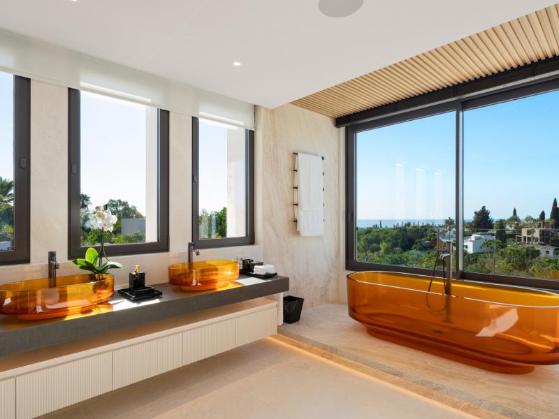 Ultra-Luxury Contemporary Villa for Sale in Marbella Hill Club , Marbella 