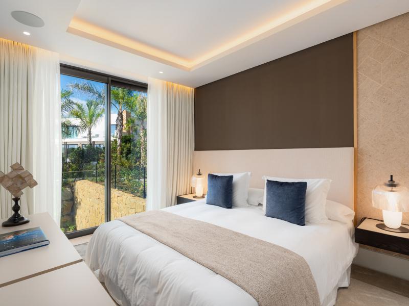 Ultra-Luxury Contemporary Villa for Sale in Marbella Hill Club , Marbella 